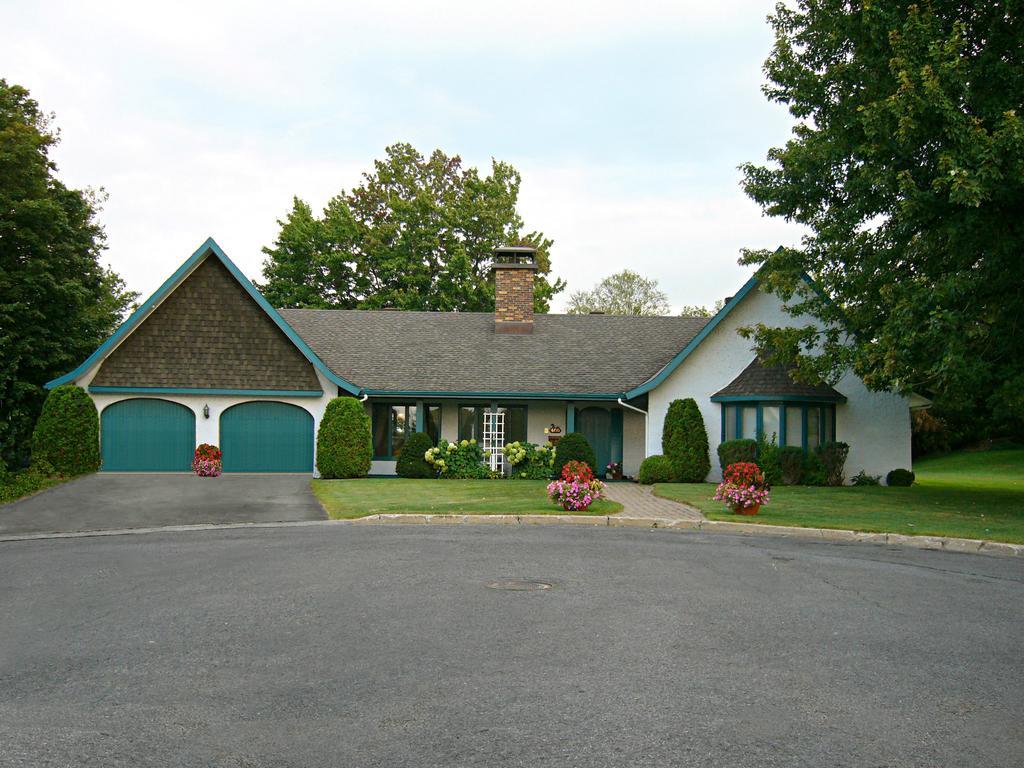 B&B Aux Deux Pignons Donnacona Экстерьер фото